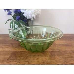 Vintage Uranium‎ Glass Ribbed Mixing Bowl Depression Era Green Glowing Vaseline